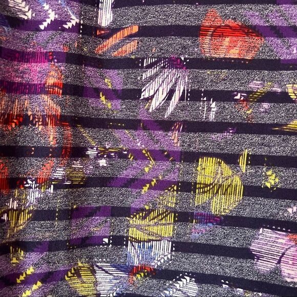 Lularoe Lynnae Long Sleeve Top - Size Medium - Picture 2 of 5